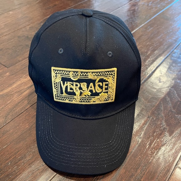 NWT Brand New Versace Black Logo Baseball Cap Women’s 57 - Picture 3 of 11
